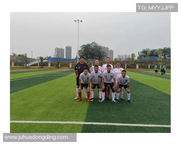 足球明星们的精彩瞬间高清合影图集展现足坛魅力与团结精神